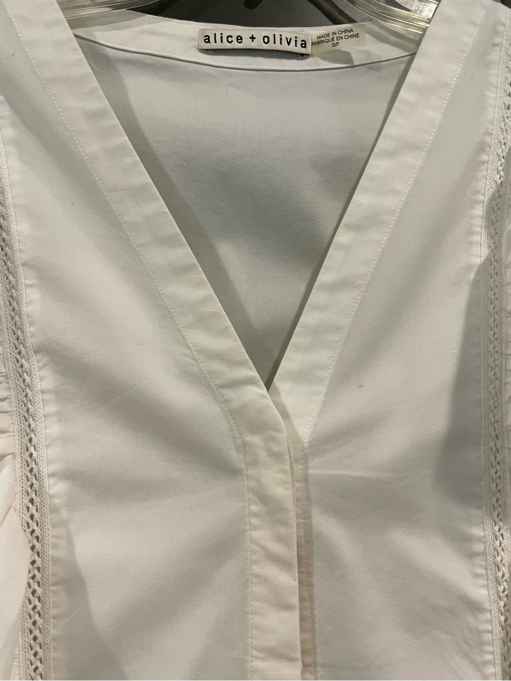 Alice + Olivia White Ruffle V-Neck Sleeveless Blouse - Picture 6 of 9